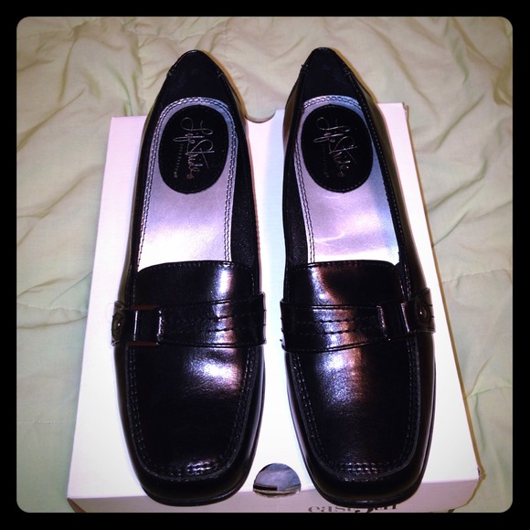 Black dress shoes