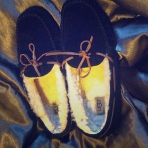 Black ugg slippers