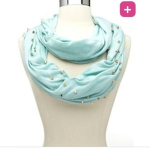 REDUCED🌟CHEVRON SPIKE INFINITY MINT SCARF