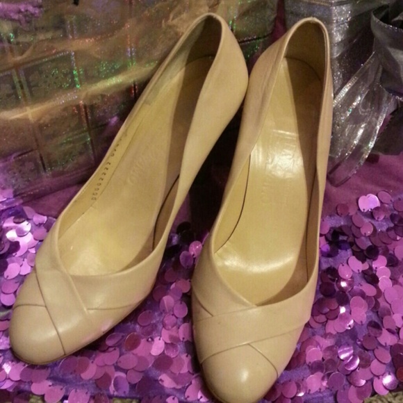 ITALIAN LEATHER SALVATORE FERRAGAMO TAUPE HEELS
