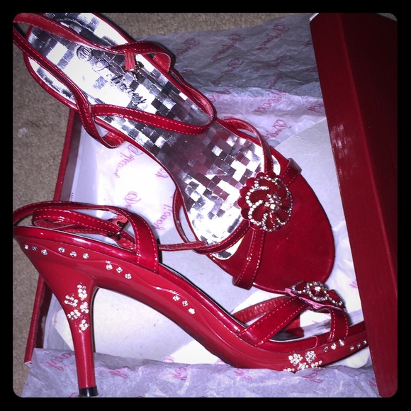 Red shoes, new. Size 10