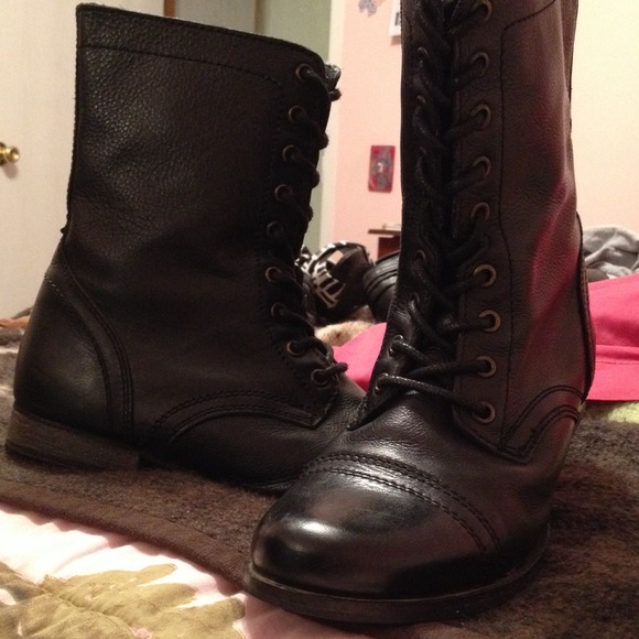COMBAT BOOTS! STEVE MADDEN