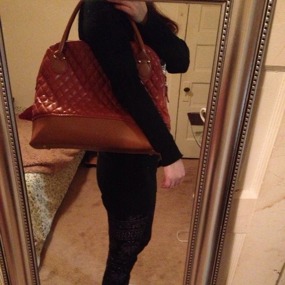 🌟SOLD🌟Orang Leather Shoulder Bag - Picture 2 of 3