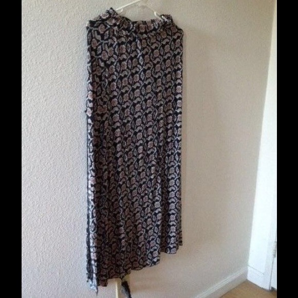 New Brandy melville Floral maxi skirt 😍😍😍