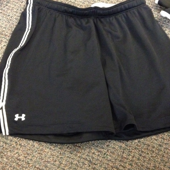 Black under amour shorts