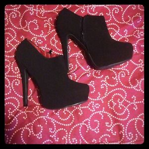Ankle boots.