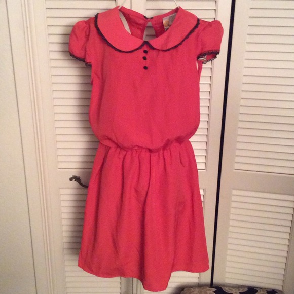 Peter Pan collar