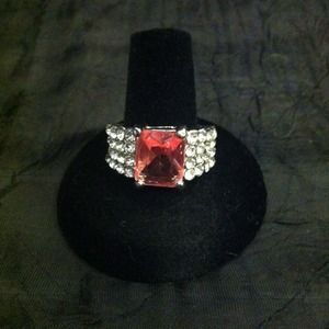 🚨FINAL REDUCTION🚨VINTAGE 1950 PINK COCKTAIL RING