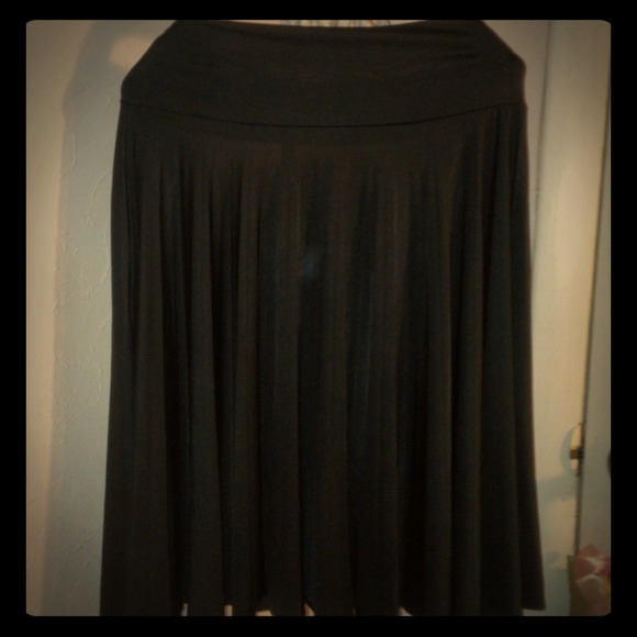 Black mini pleated skirt