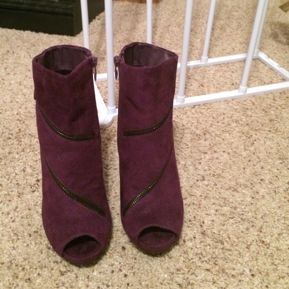 (((SOLD on thread))Plum Peeptoe Booties by Forever - Picture 4 of 4