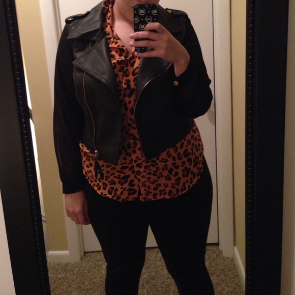 💢Sold💢Leopard Sheer Top - Picture 3 of 3