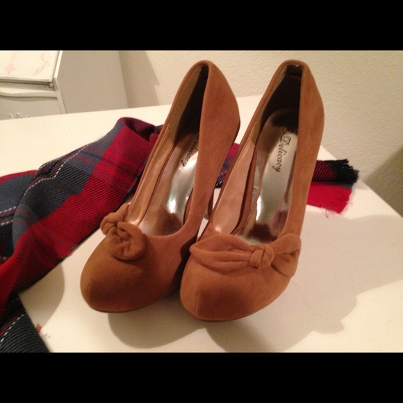 Delicacy new suede look tan pumps very cute