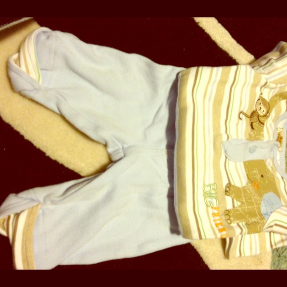 ⬇️REDUCED ⬇️🍼Outfit.