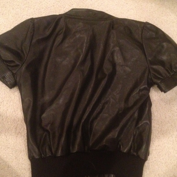 Short sleeved leather jacket - Picture 4 of 4