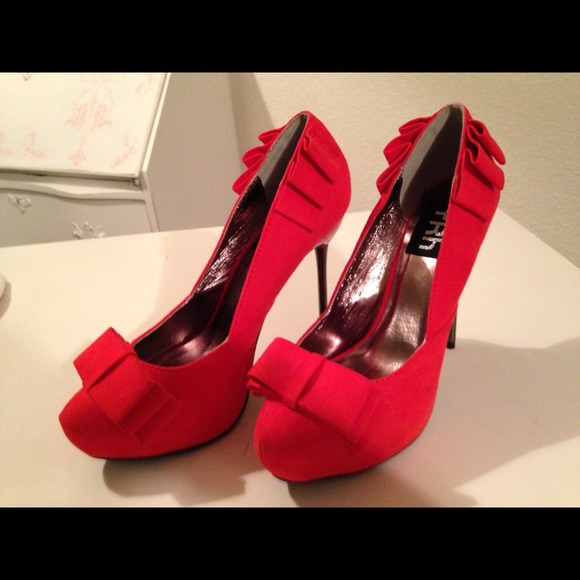 FRH red dress pumps faux suede look