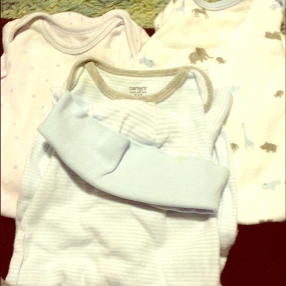 ⬇️REDUCED ⬇️🍼Set of 3 infants gowns.