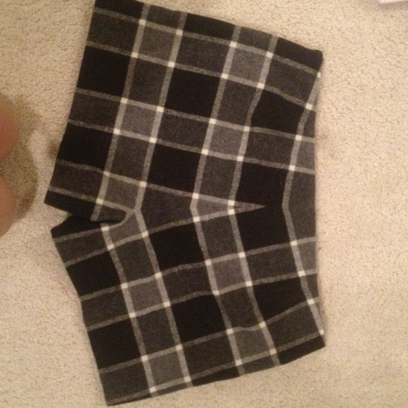 Plaid shorts - Picture 2 of 3