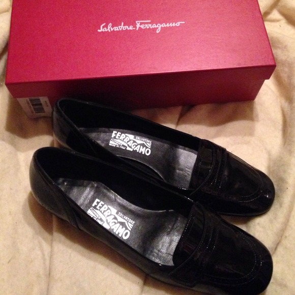 SALVATORE FERRAGAMO MOCCASIN - Picture 1 of 3