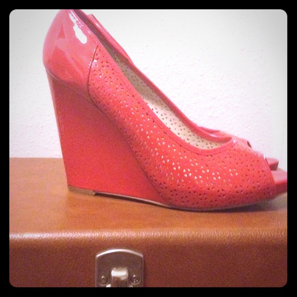 Nine West cherry red wedges