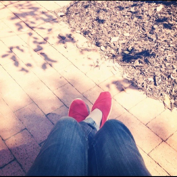 Toms - Picture 2 of 2