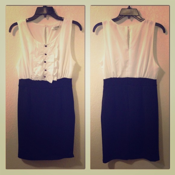 Forever 21 Dresses & Skirts - Beautiful Black and White Dress ❤ Size Large ❤