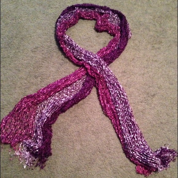 ❌SOLD❌ 🎀NWOT🎀 Purple Ombré Scarf