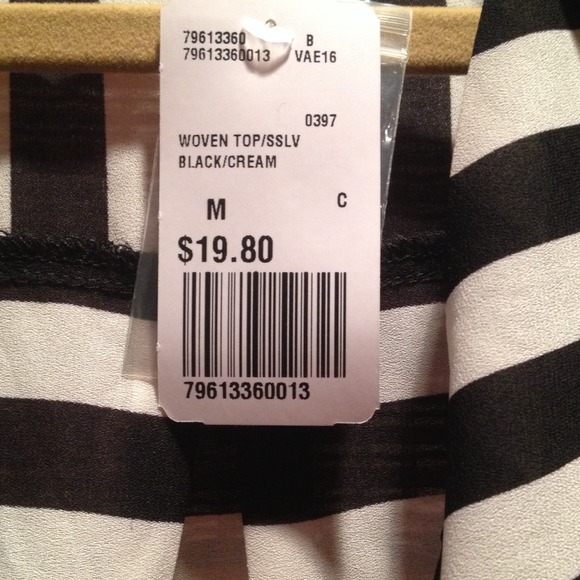 Black and Cream Woven Top - Picture 2 of 4