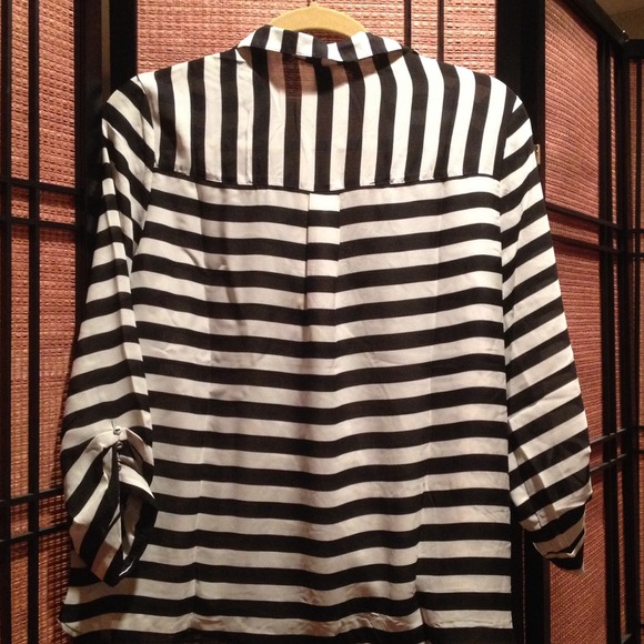 Black and Cream Woven Top - Picture 4 of 4