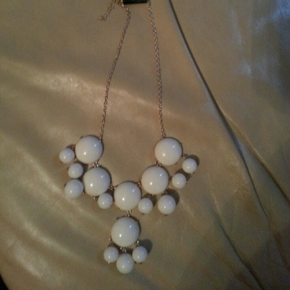 White bubble necklace - Picture 2 of 2