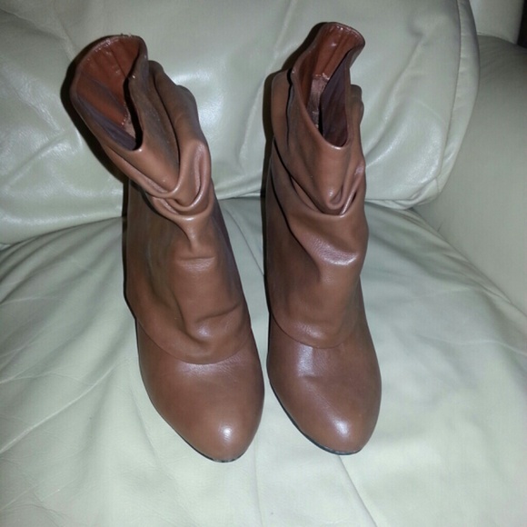 Short tan boots - Picture 2 of 3