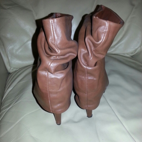 Short tan boots - Picture 3 of 3