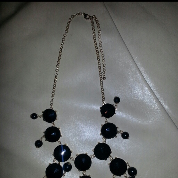 Black necklace - Picture 2 of 2