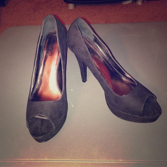 Black peep toe pumps