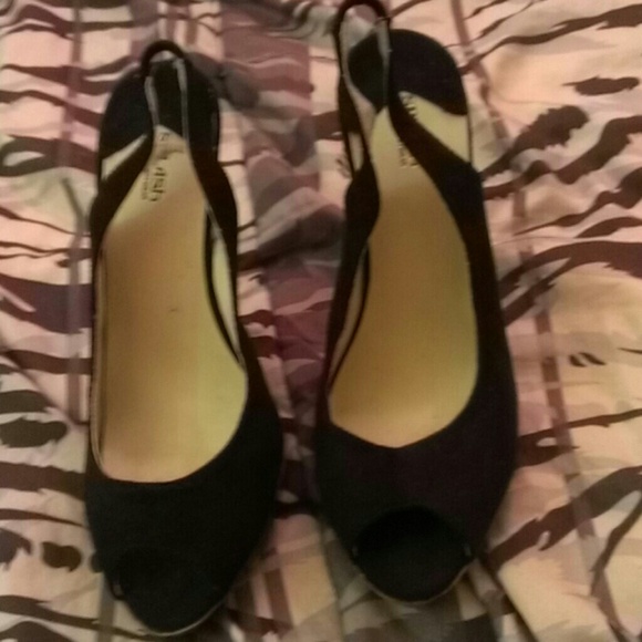 Black heels - Picture 2 of 3