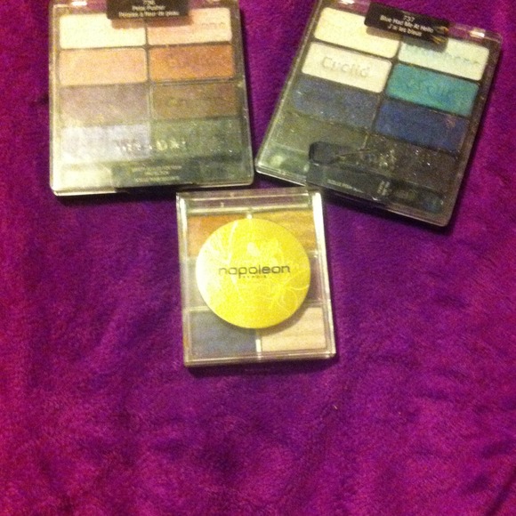 Eye shadow bundle. - Picture 3 of 3