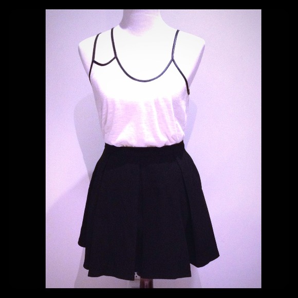 NWT Black pleated mini skirt