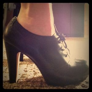 MARTIN + OSA size 8 Black heels