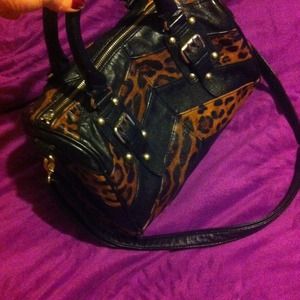 Steve Madden leopard & black purse