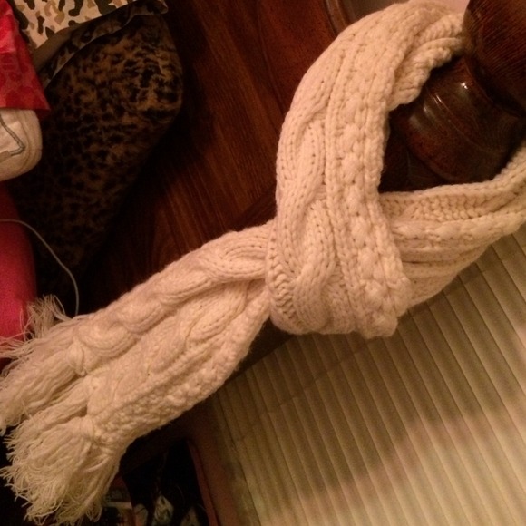 SOLD. Cream scarf - Picture 1 of 4
