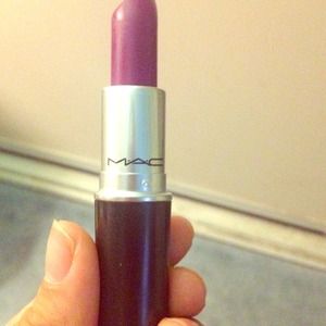 MAC Heroine Lipstick