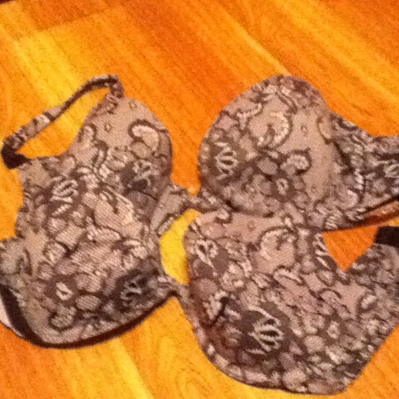 Bras - Picture 3 of 4