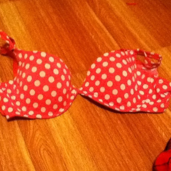 Bras - Picture 4 of 4