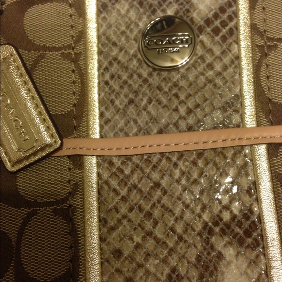 Authentic coach handbag - Picture 2 of 4