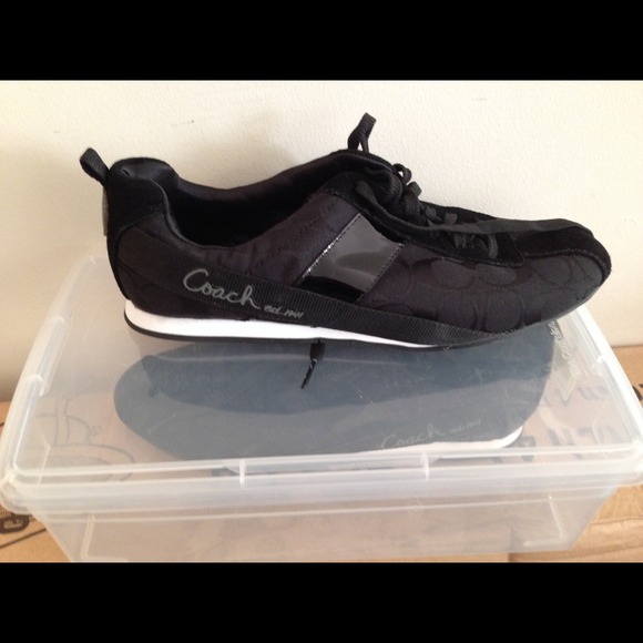 Sz 10 Coach shoes NEW