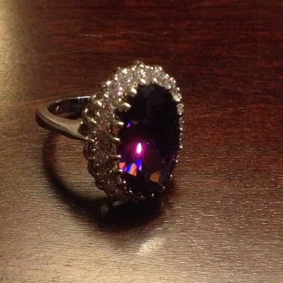 Stunner! Cocktail ring. - Picture 2 of 3