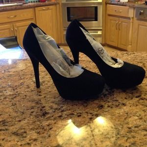 New black Lauren Conrad heels