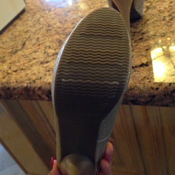 New gold glitter heels - Picture 3 of 3