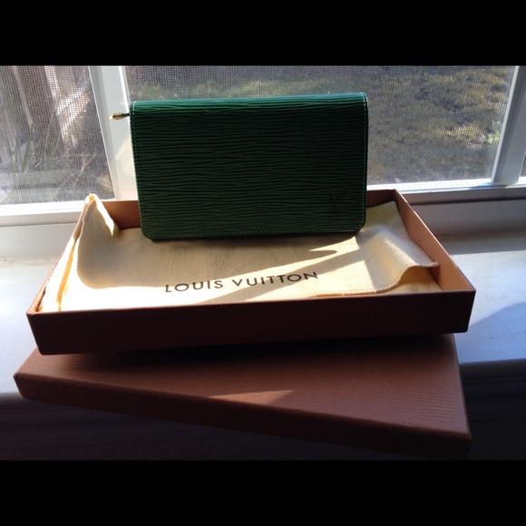 ❤️louis vuitton epi❤️Today only $150..