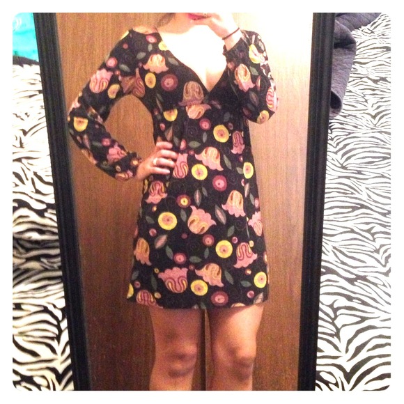 ❌❌SOLD‼️❌❌ Black Long Sleeved Floral Dress - Picture 1 of 3