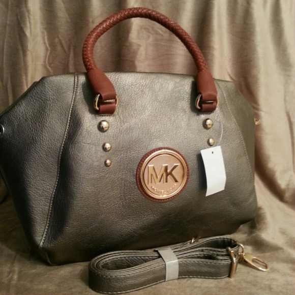 Leather silver Michael Kors handbag and wallet - Picture 2 of 3